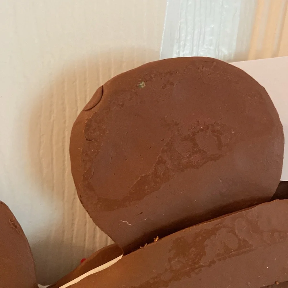 18” Gingerbread Men Christmas Wreath Layered Decorated w/ White & Red Icing - Picture 16 of 16